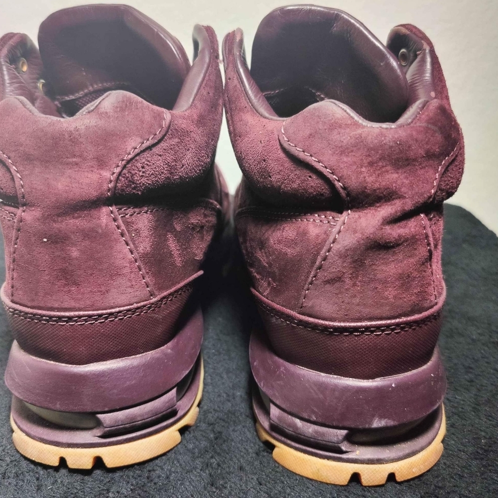 Nike Purple Sneakers - Picture 2 of 9